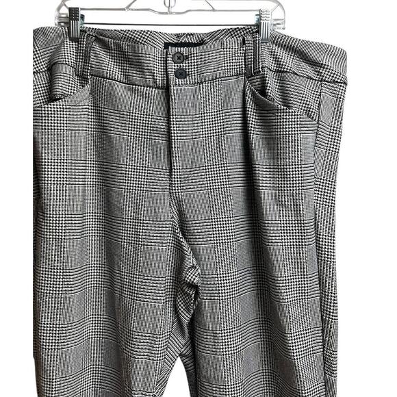 Torrid Black and White Houndstooth Women's Pants Size 24R - Picture 2 of 10